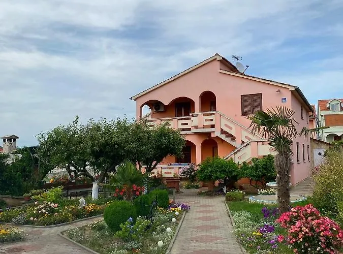 Patricia アパート ザダル